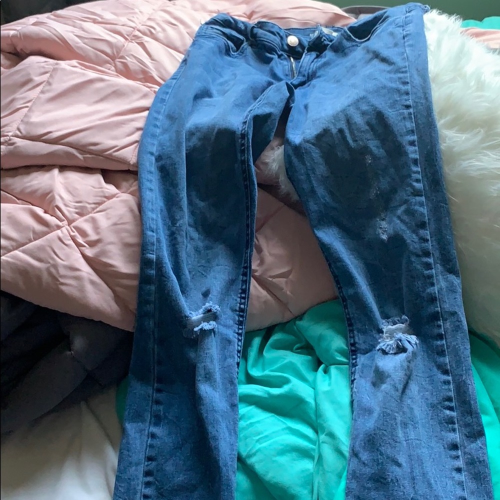 Forever 21 distressed denim jeans